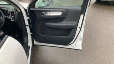 Volvo Xc40 2.0 T4 Momentum Pro 5dr AWD Geartronic Petrol Estate